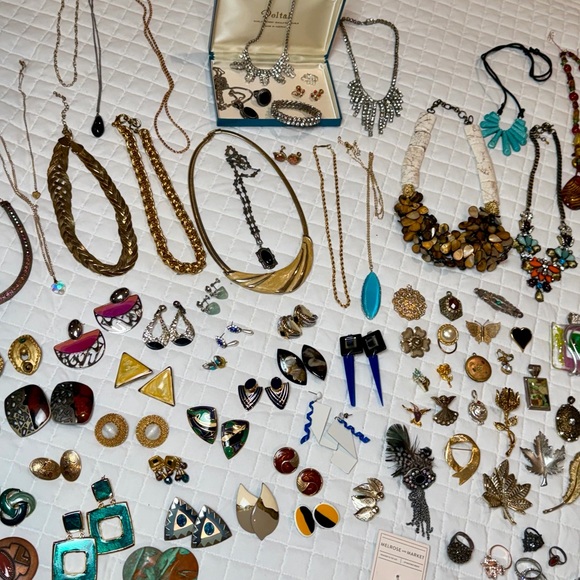Lot Of 128 VINTAGE TO NOW JEWELRY w/ Marked Pieces Necklaces Earrings,etc HUGE - Picture 2 of 12